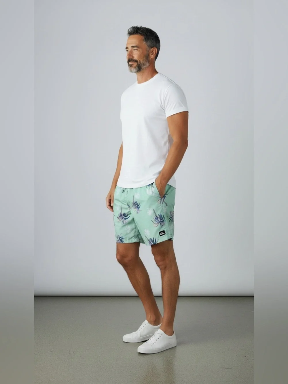Quicksilver Men's Mint Green Palm-Print Swim Trunks Size XL